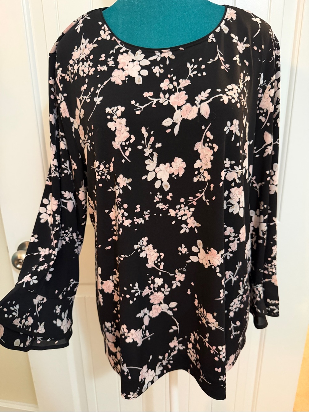 Karl Lagerfeld Black & Pink Blossoms Trumpet Sleeve Yessie Top Blossoms Sz Large